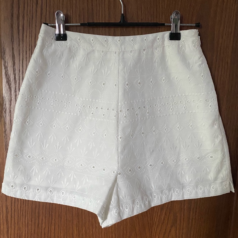 Francesca’s White Eyelet High-Waisted Cotton Lined Shorts | Boho Summer Style